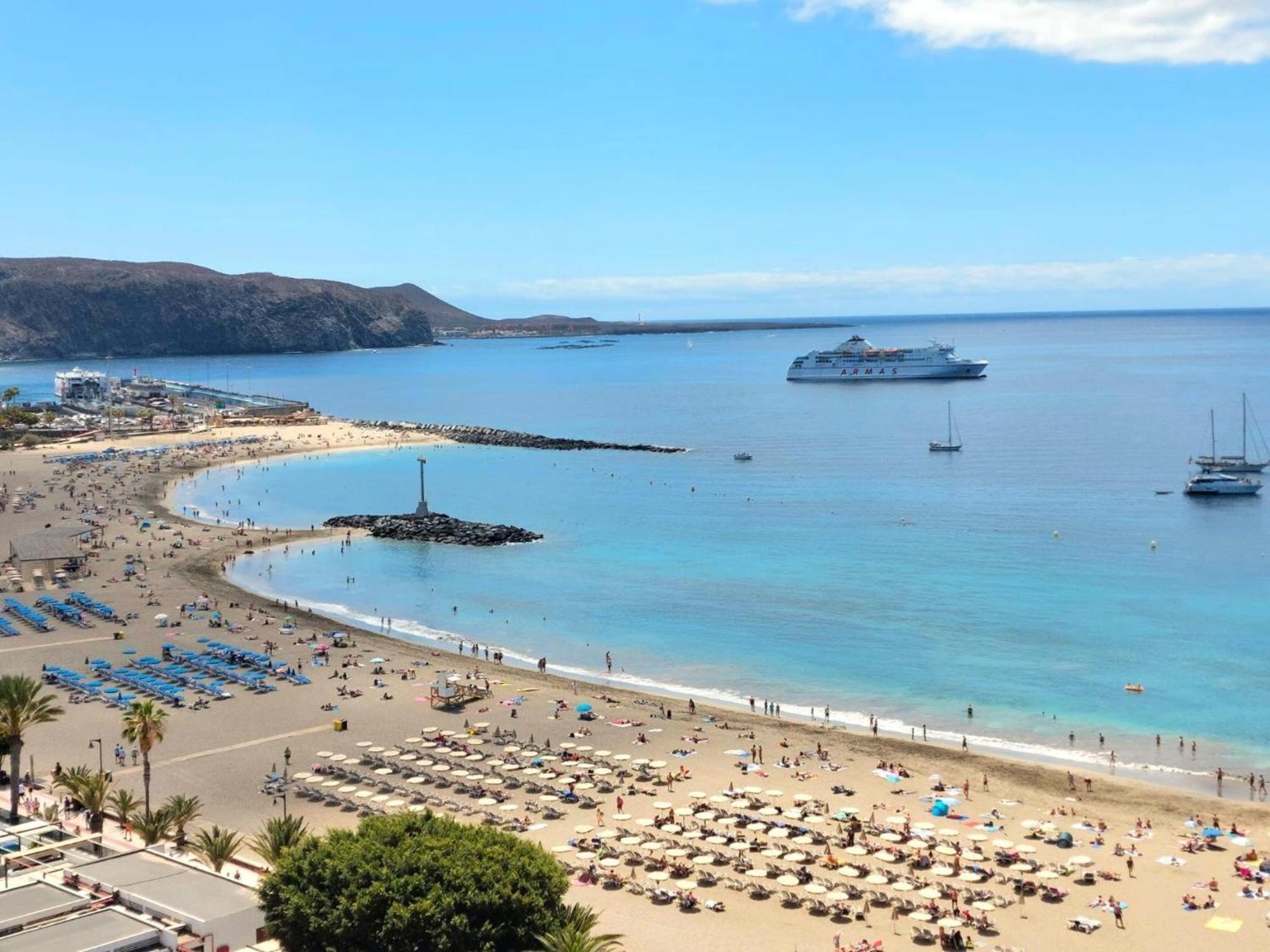 Few Steps From The Beach Hostel In Los Cristianos Arona  Exterior photo