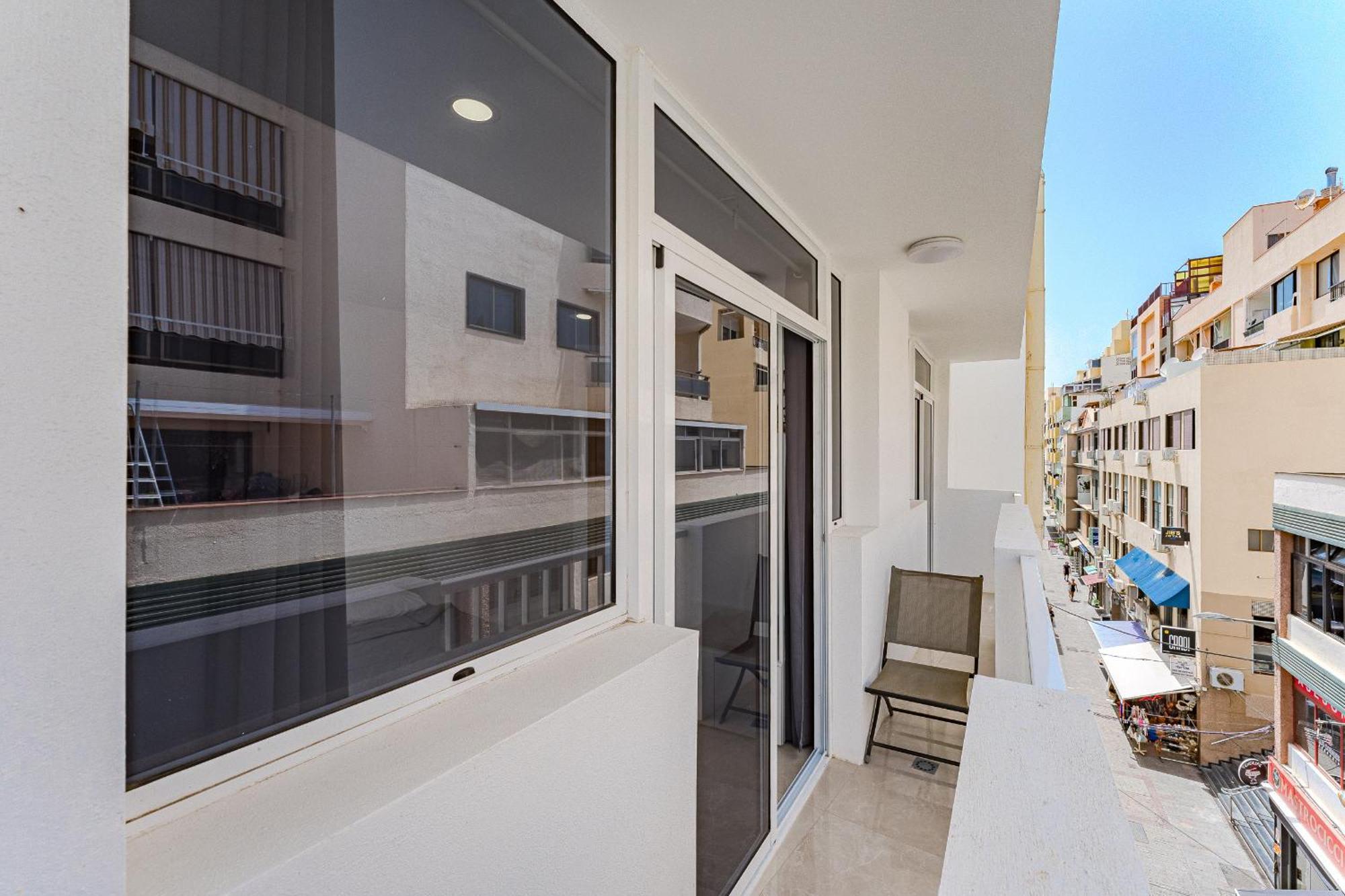 Few Steps From The Beach Hostel In Los Cristianos Arona  Exterior photo
