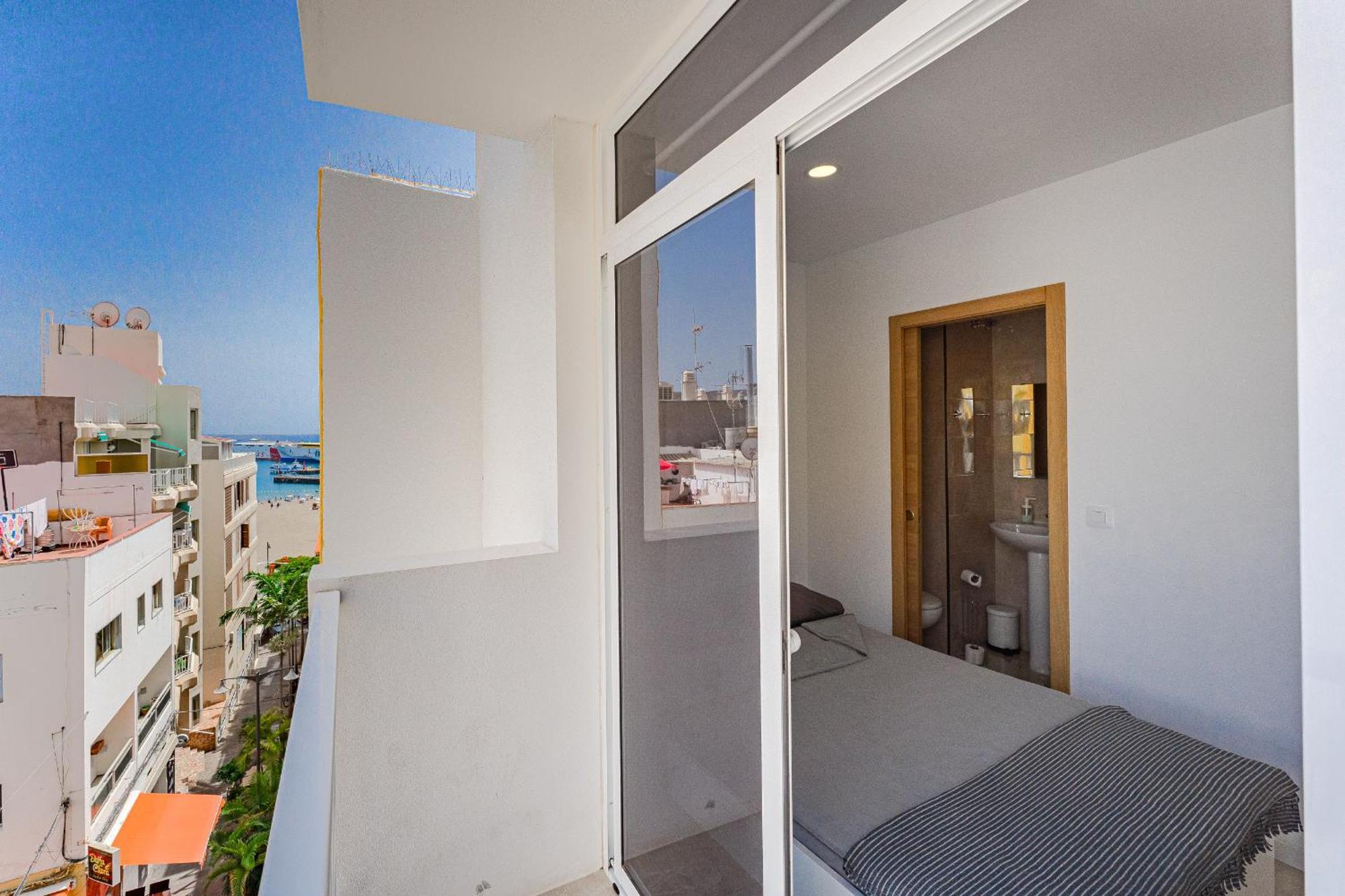 Few Steps From The Beach Hostel In Los Cristianos Arona  Exterior photo