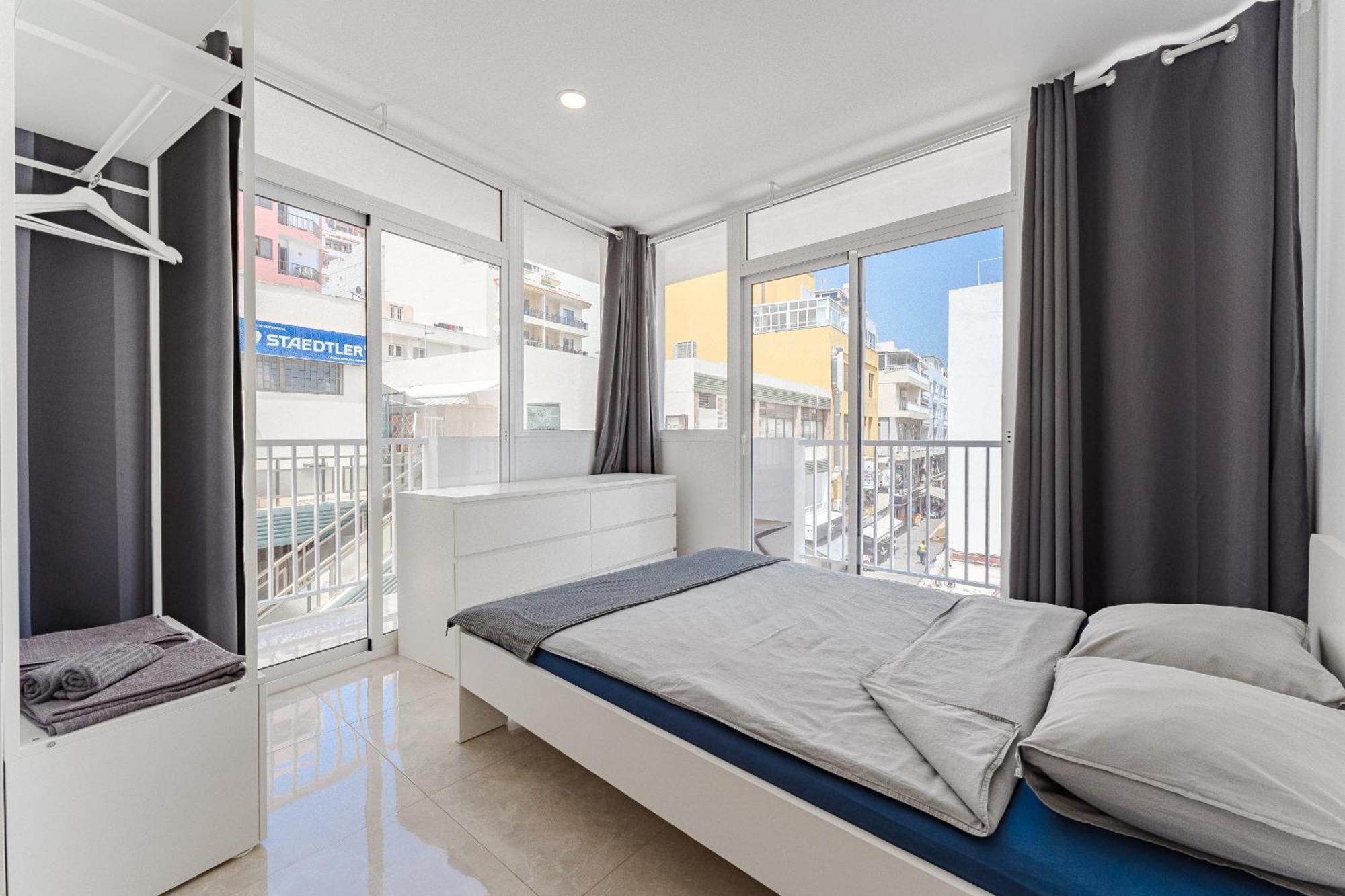 Few Steps From The Beach Hostel In Los Cristianos Arona  Exterior photo