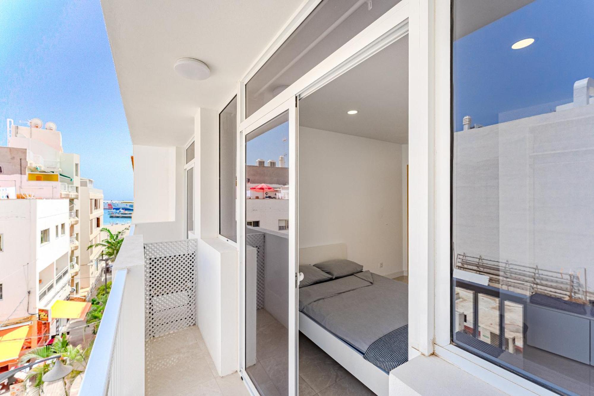 Few Steps From The Beach Hostel In Los Cristianos Arona  Exterior photo