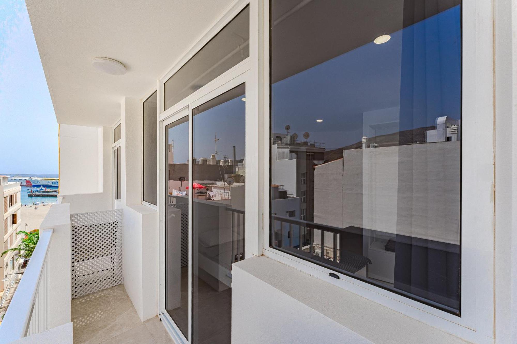 Few Steps From The Beach Hostel In Los Cristianos Arona  Exterior photo