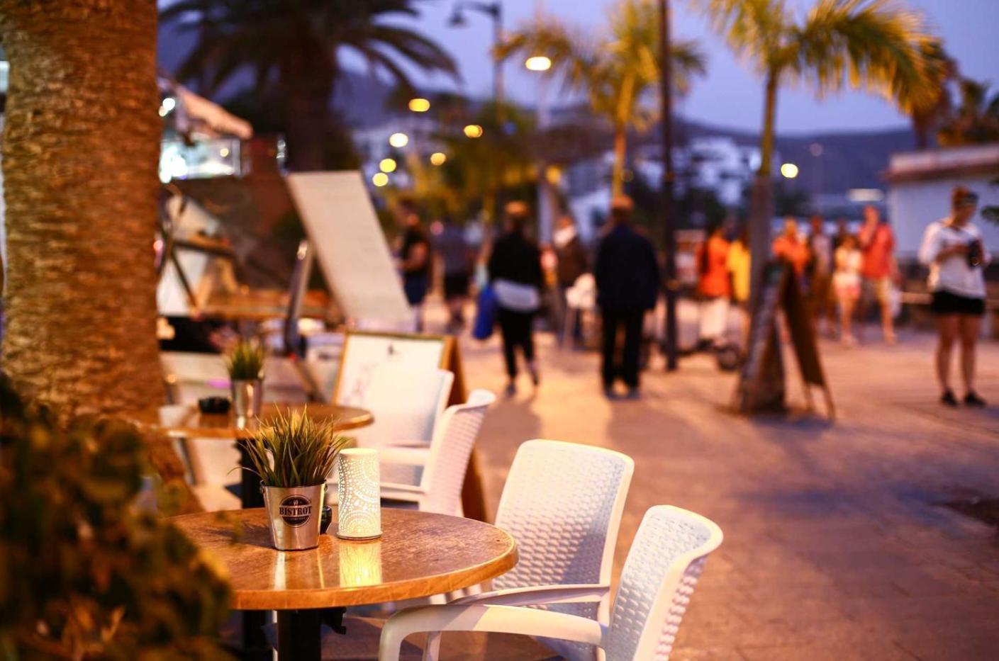 Few Steps From The Beach Hostel In Los Cristianos Arona  Exterior photo