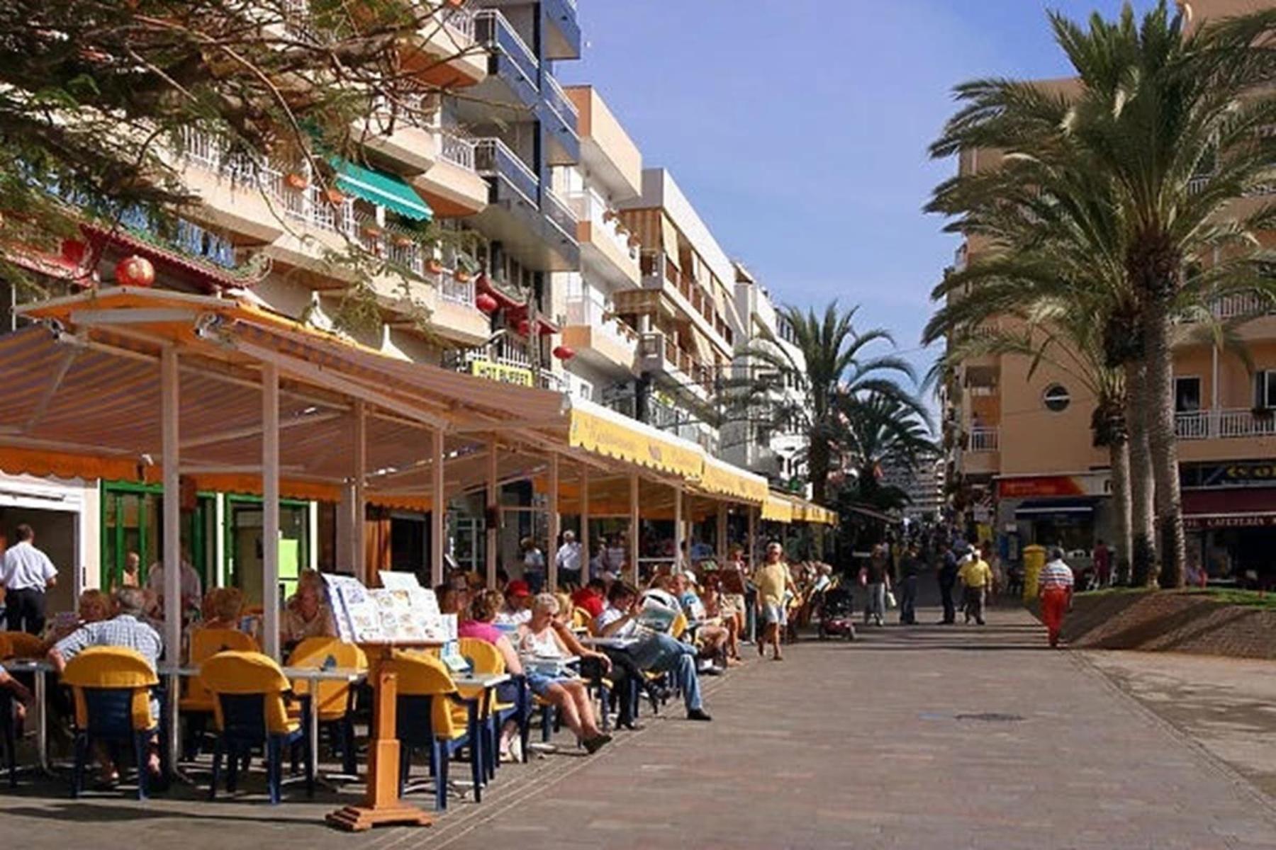 Few Steps From The Beach Hostel In Los Cristianos Arona  Exterior photo