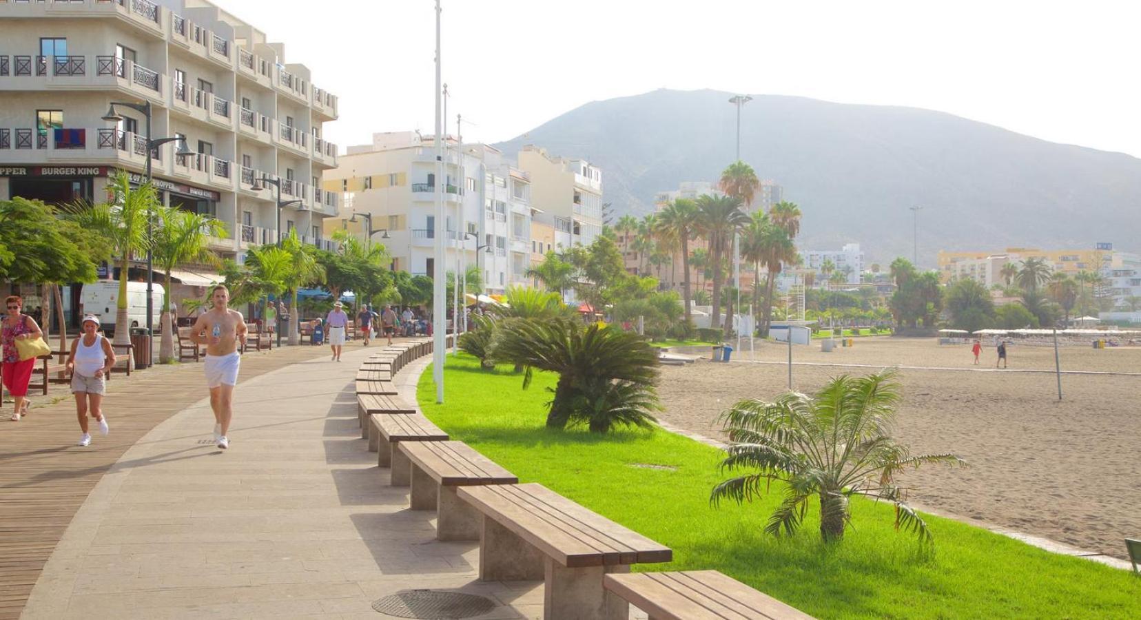 Few Steps From The Beach Hostel In Los Cristianos Arona  Exterior photo