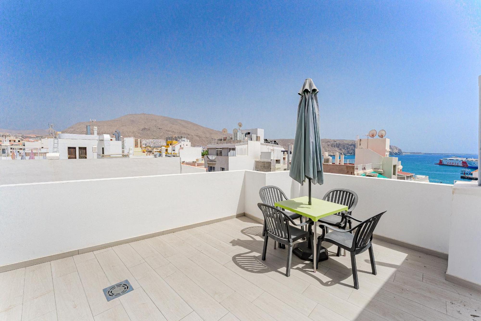 Few Steps From The Beach Hostel In Los Cristianos Arona  Exterior photo