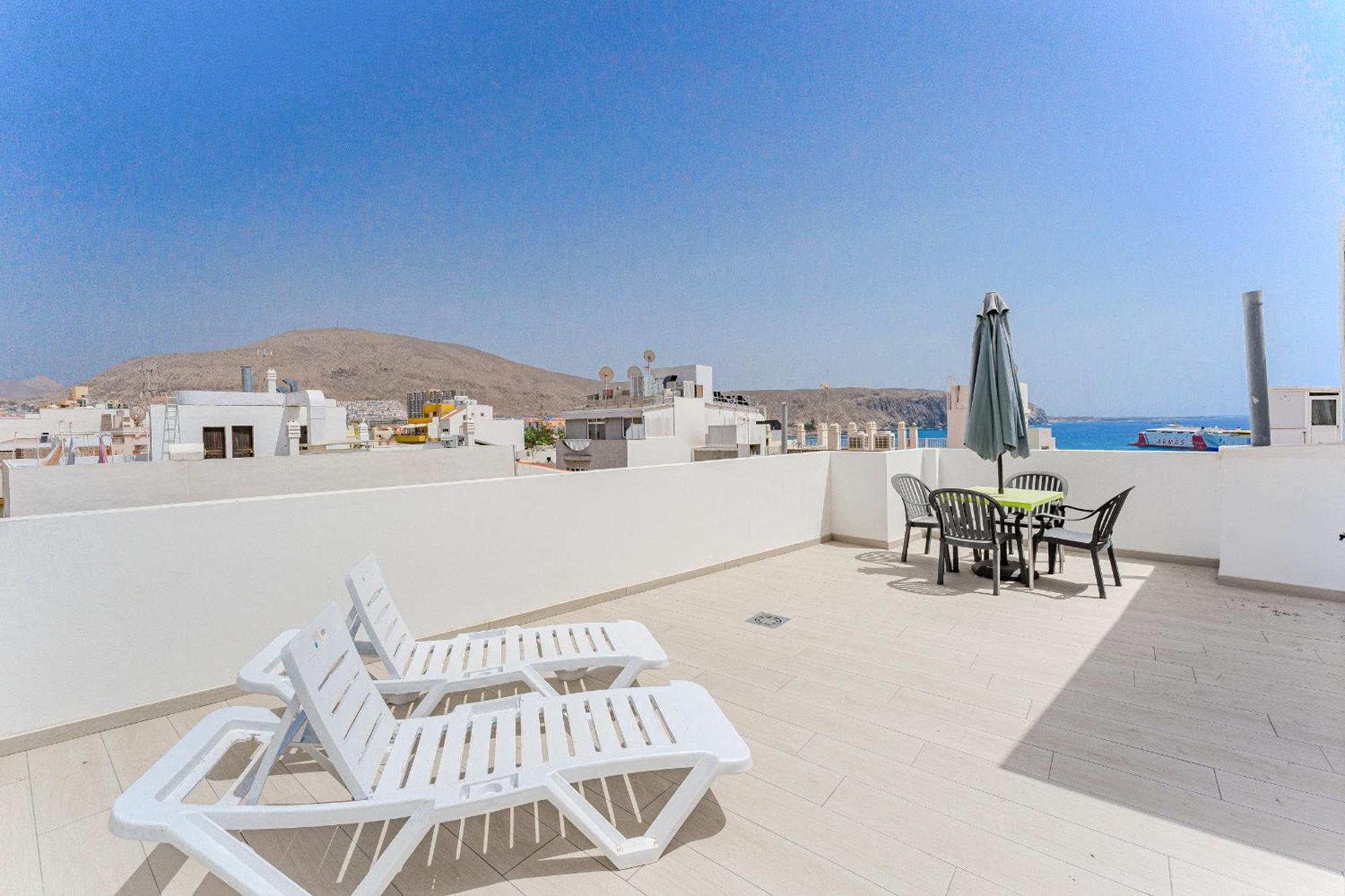Few Steps From The Beach Hostel In Los Cristianos Arona  Exterior photo