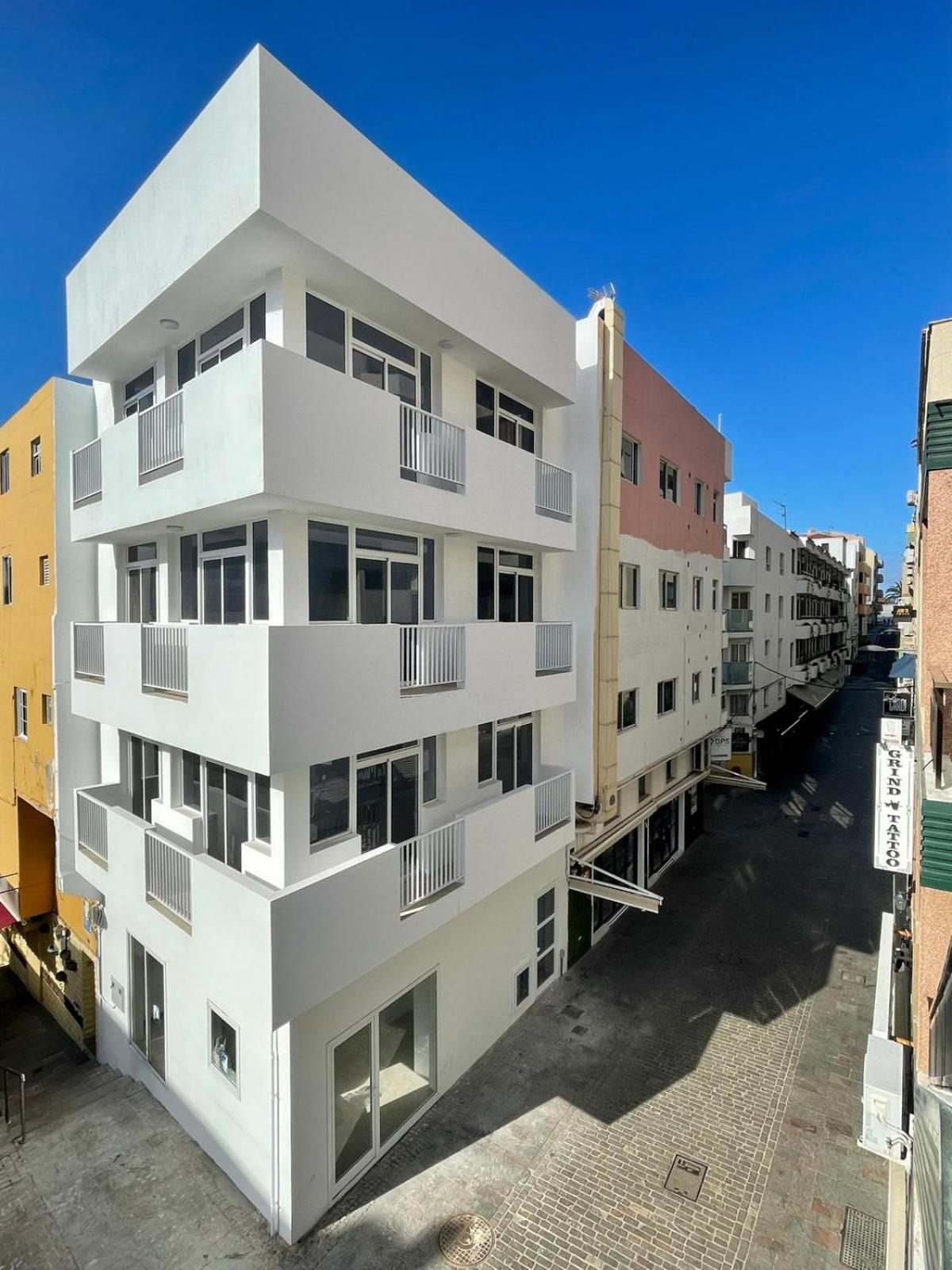 Few Steps From The Beach Hostel In Los Cristianos Arona  Exterior photo